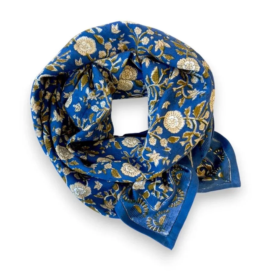 Carré Soleil Bleu Klein