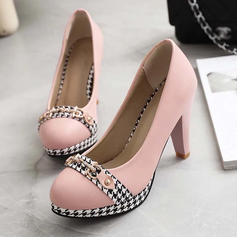 Chaussures Roses Retro Année 80